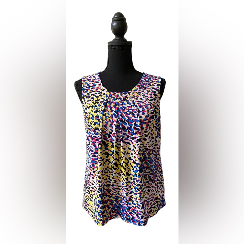 Evan Picone: Pleated Blouse with a Colorful Splat Pattern and Rounded Collar